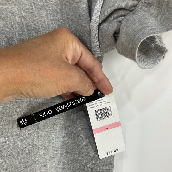 Flutter & Kick gray crew neck ruffled sleeve dress - Picture 2 of 13